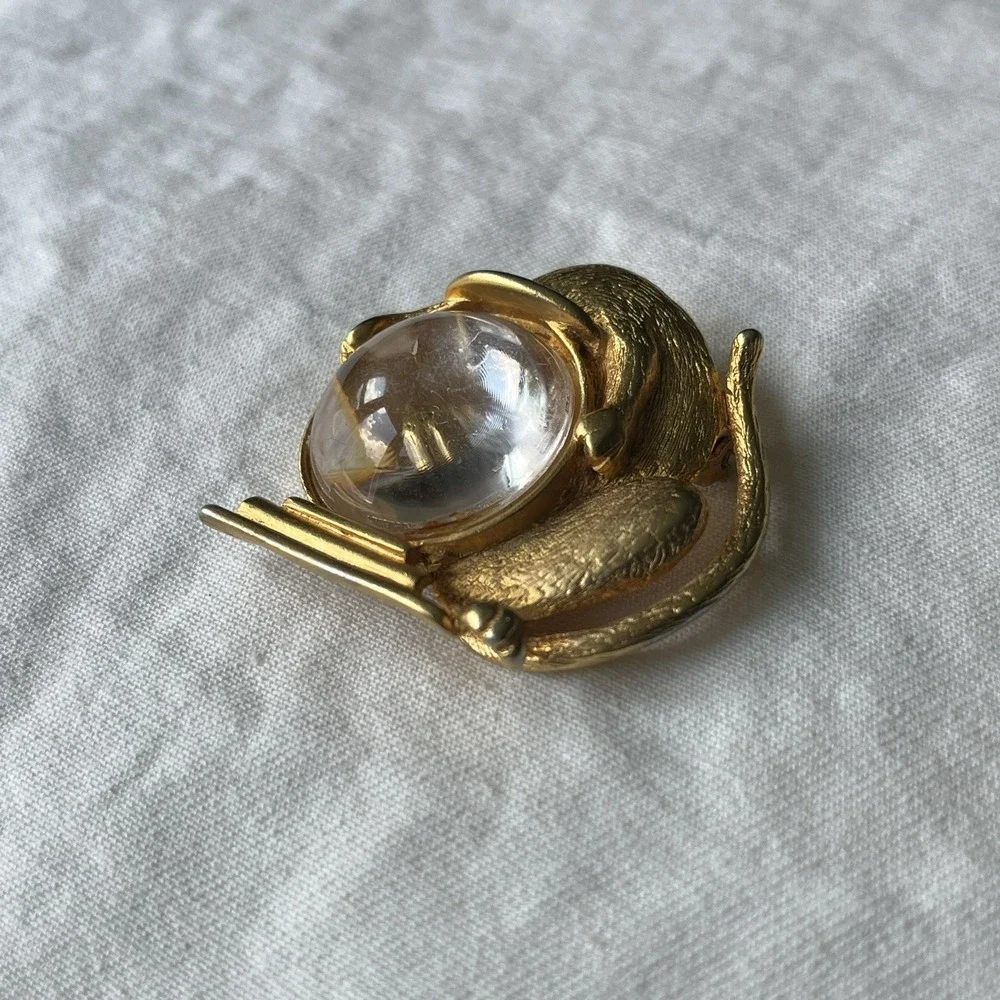 JJ Jonette Vintage Cat Brooch Goldfish Bowl Gold Tone Lucite Jelly Belly